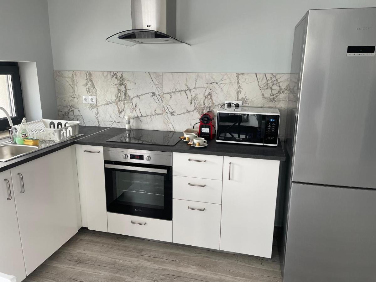 Noah Apartment Self Check-In Otopeni Exterior foto