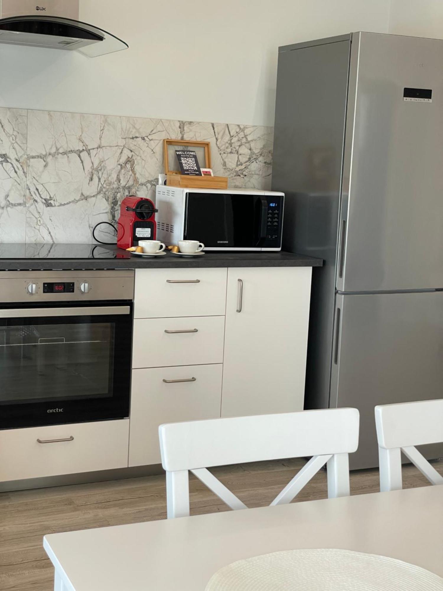 Noah Apartment Self Check-In Otopeni Exterior foto